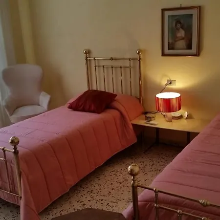 Гостьовий будинок Tora House *