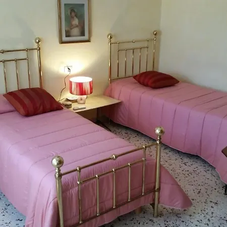 Гостьовий будинок Tora House *